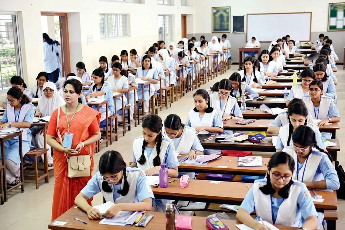 এসএসসি পরীক্ষা ২০২৬: ক্যালকুলেটর ও হাতঘড়ি ব্যবহারে শিক্ষা বোর্ডের নতুন নির্দেশনা