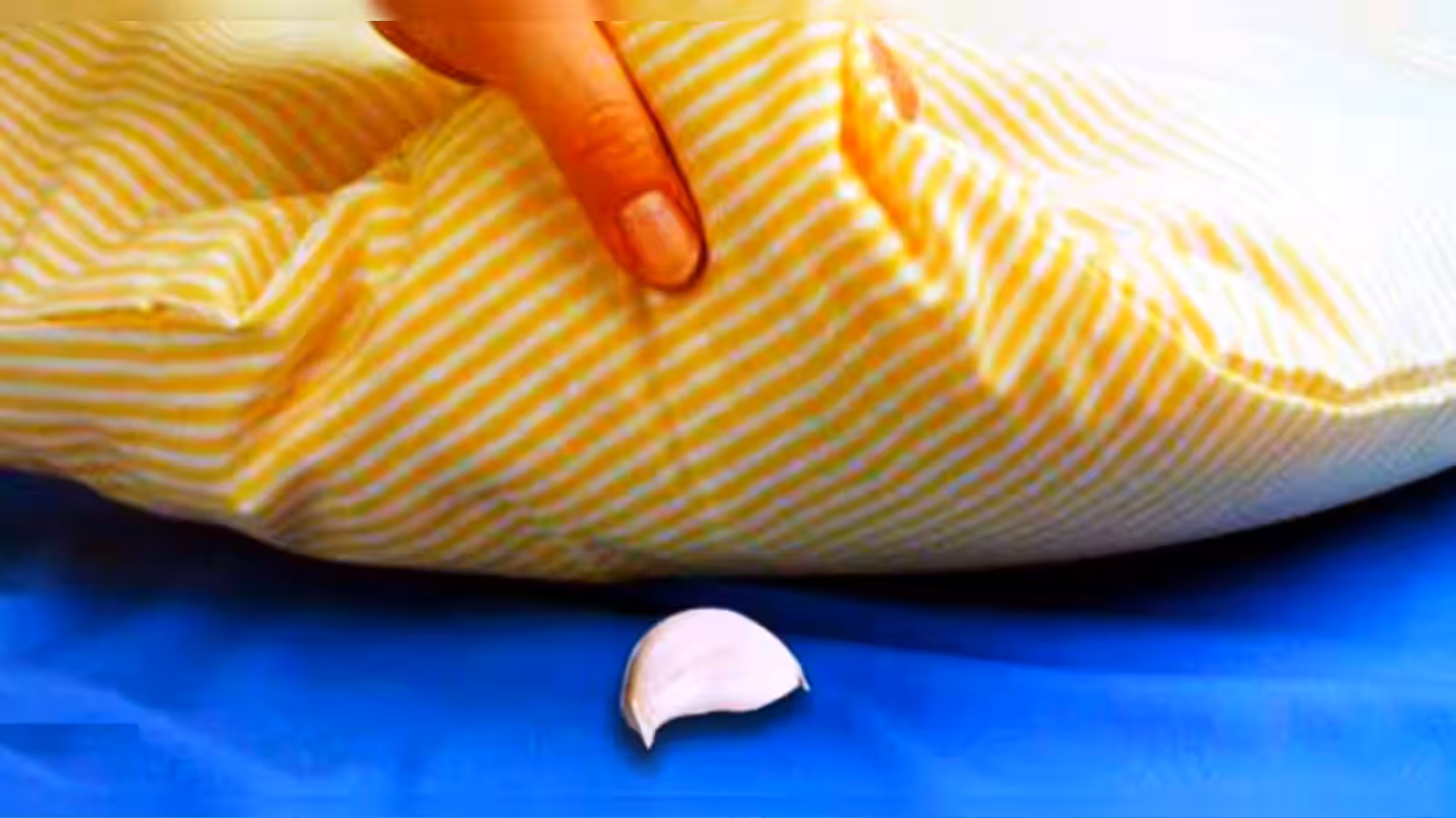 রাতে বালিশের নীচে রসুন রাখলে যে শক্তি বাড়ে